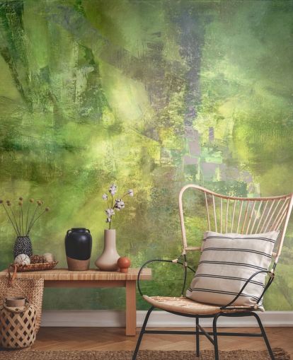 peinture murale abstraite verte personnalisable appelée Gilded Green with a Trace of Violet par Annette Schmucker