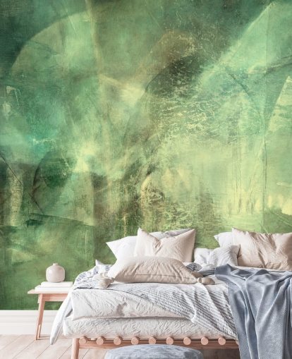 grünes maßgeschneidertes abstraktes Wandbild namens Hall of Emerald Light von Annette Schmucker