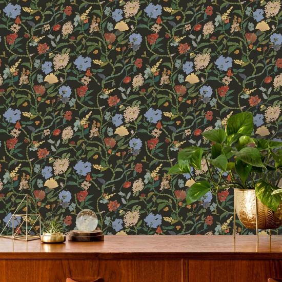 Canteiro de flores pintado Papel de parede botânico Midnight Bloom
