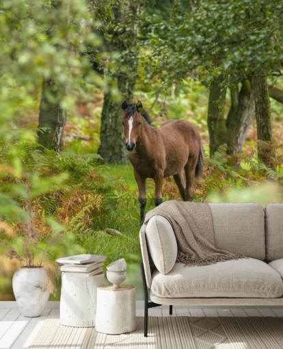 mural de pared de caballo verde y marrón en el bosque llamado Wild Horse, New Forest de Assaf Frank