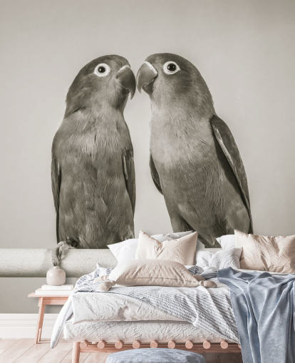 zwart-witte vogelmuurschildering genaamd Love Birds van Assaf Frank