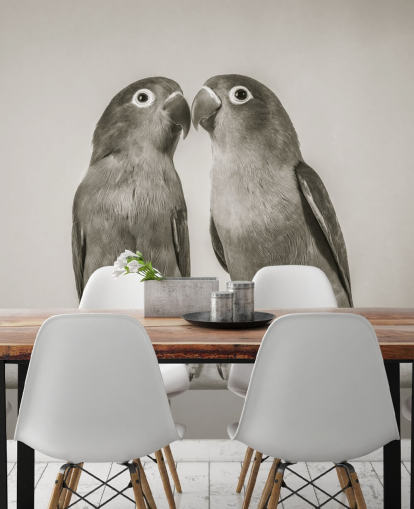 svart-hvitt fuglemaleri kalt Love Birds av Assaf Frank