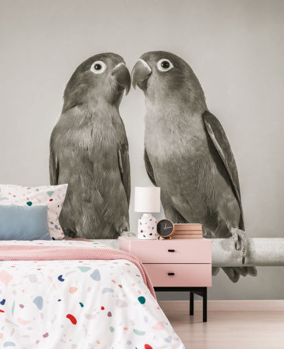 svart-hvitt fuglemaleri kalt Love Birds av Assaf Frank