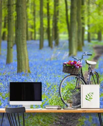 blaues und grünes Glockenwald-Wandbild mit dem Titel Fahrrad im Frühlingswald von Assaf Frank blaues und grünes Glockenwald-Wandbild mit dem Titel Fahrrad im Frühlingswald von Assaf Frank