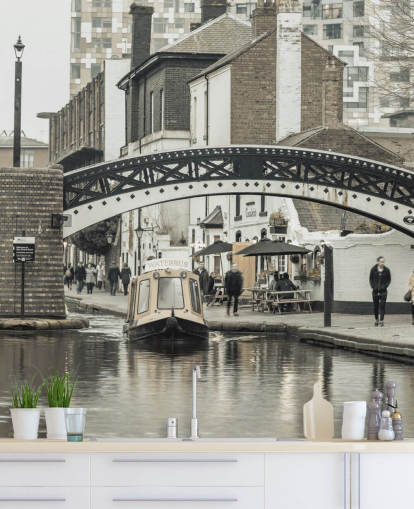 grå brugerdefineret kanalbådmaleri kaldet Narrow Canal i Birmingham, UK af Assaf Frank