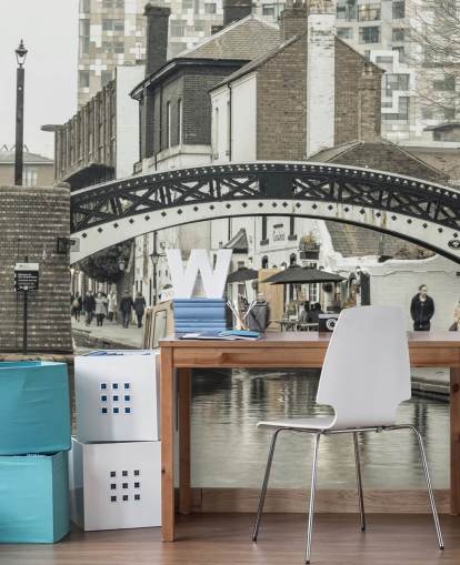 grå anpassad kanalbåtväggmålning kallad Narrow Canal i Birmingham, Storbritannien av Assaf Frank grå anpassad kanalbåtväggmålning kallad Narrow Canal i Birmingham, Storbritannien av Assaf Frank