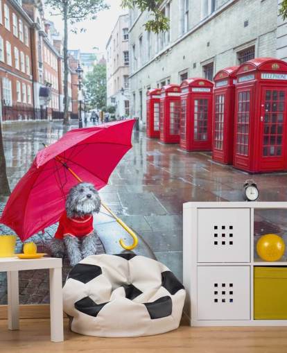 röd och grå London street väggmålning som heter London Dog with Umbrella av Assaf Frank röd och grå London street väggmålning som heter London Dog with Umbrella av Assaf Frank