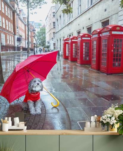 röd och grå London street väggmålning som heter London Dog with Umbrella av Assaf Frank
