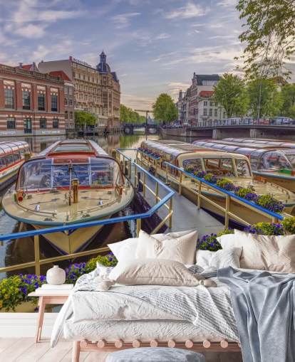 mukautettu valokuvamaalaus Amsterdamista nimeltä Canal Boats Amsterdamissa, kirjoittanut Assaf Frank
