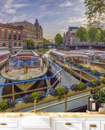 fotomurale personalizzato di Amsterdam chiamato Canal Boats in Amsterdam di Assaf Frank