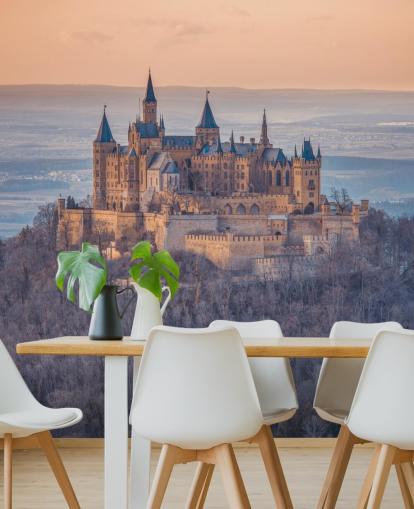 oransje og lilla slottlandskapsmaleri kalt Hohenzollern Castle, Tyskland av Assaf Frank