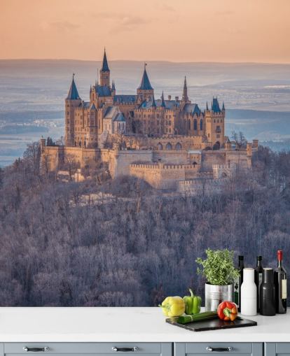mural de paisagem de castelo laranja e roxo chamado Castelo Hohenzollern, Alemanha, de Assaf Frank