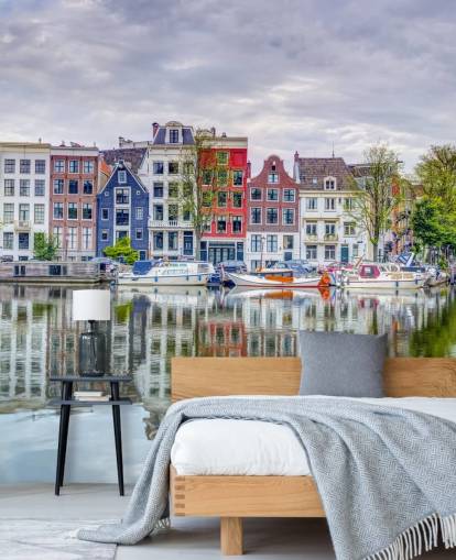 blau-weißes Kanalwandbild namens Amsterdam Townhouses von Assaf Frank blau-weißes Kanalwandbild namens Amsterdam Townhouses von Assaf Frank