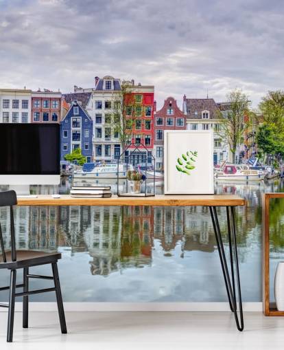 murale sul canale blu e bianco chiamato Amsterdam Townhouses di Assaf Frank