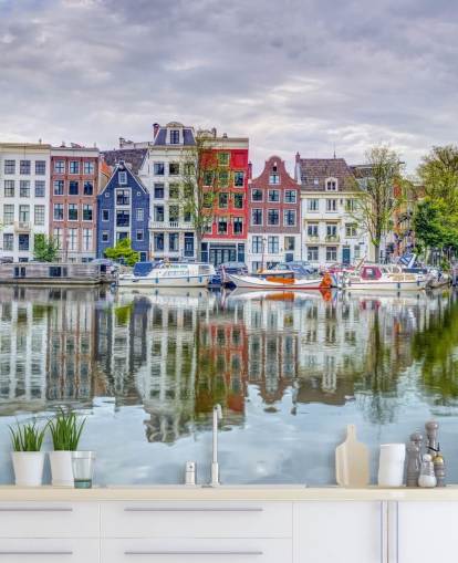 sininen ja valkoinen kanavan seinämaalaus nimeltä Amsterdam Townhouses, kirjoittanut Assaf Frank sininen ja valkoinen kanavan seinämaalaus nimeltä Amsterdam Townhouses, kirjoittanut Assaf Frank