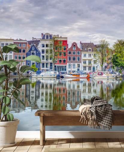 mural azul y blanco del canal llamado Amsterdam Townhouses de Assaf Frank mural azul y blanco del canal llamado Amsterdam Townhouses de Assaf Frank