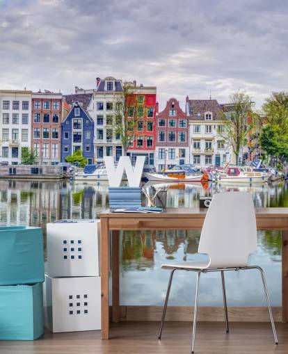 murale sul canale blu e bianco chiamato Amsterdam Townhouses di Assaf Frank
