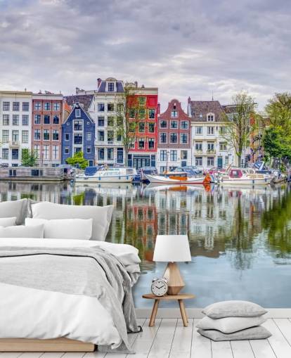 blauw-witte grachtenmuurschildering genaamd Amsterdam Townhouses van Assaf Frank