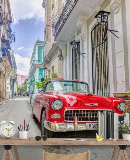 mural de pared fotográfico cubano rojo, blanco y azul llamado Auto clásico en La Habana, Cuba, de Assaf Frank