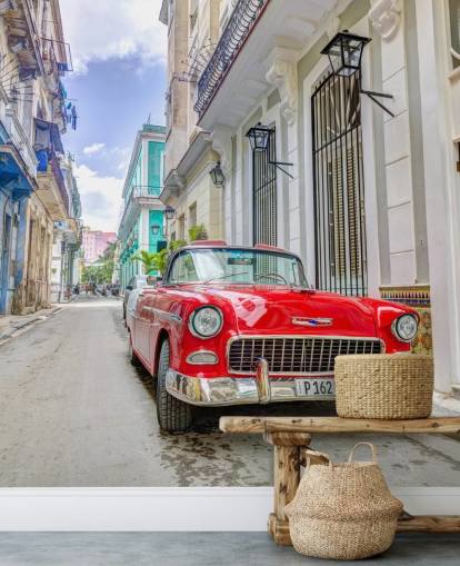 mural de parede com fotos de Cuba em vermelho, branco e azul chamado Classic Car in Havana, Cuba, de Assaf Frank mural de parede com fotos de Cuba em vermelho, branco e azul chamado Classic Car in Havana, Cuba, de Assaf Frank