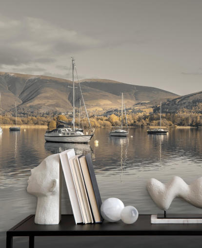 mural marrón y gris del distrito de los lagos llamado Sailing Boats at Derwentwater de Assaf Frank
