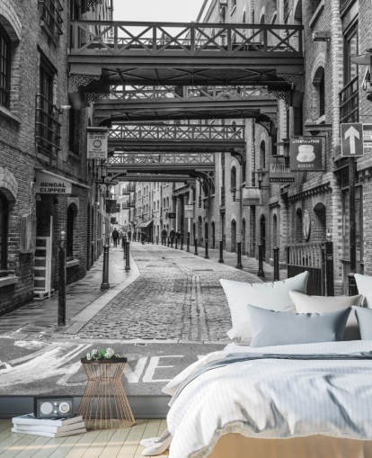 papel pintado británico personalizable en blanco y negro llamado Cobbled Street in London de Assaf Frank