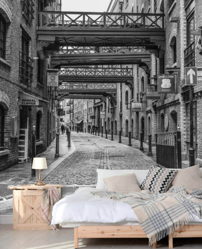 tilpasselig sort og hvid britisk tapet kaldet Cobbled Street i London af Assaf Frank