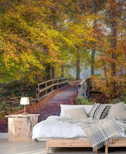 orangefarbenes, grünes und braunes Wald-Wandbild mit dem Titel Brücke im Herbstwald von Assaf Frank orangefarbenes, grünes und braunes Wald-Wandbild mit dem Titel Brücke im Herbstwald von Assaf Frank