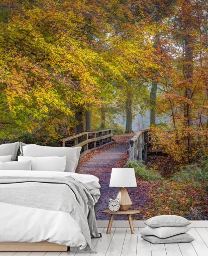 oransje, grønt og brunt skogmaleri kalt Bridge in Autumn Forest av Assaf Frank oransje, grønt og brunt skogmaleri kalt Bridge in Autumn Forest av Assaf Frank