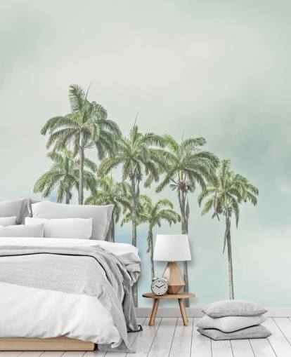 Assaf Frankin palmupuiden seinämaalaus nimeltä Palm Trees Against Sky trooppisiin sisätiloihin