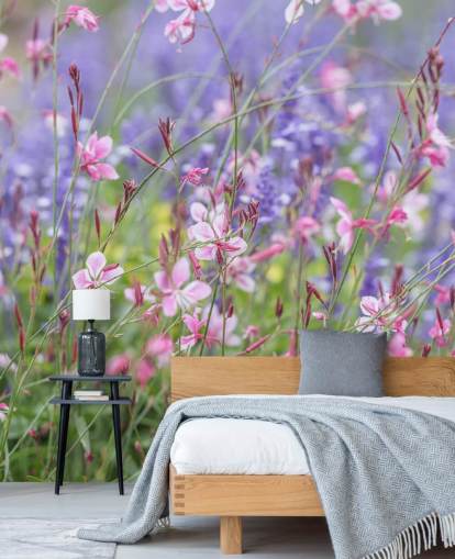 murale floreale rosa, viola e verde chiamato Meadow Flowers di Assaf Frank