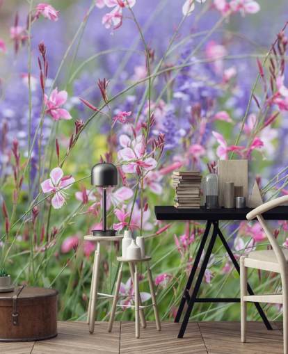 peinture murale florale rose, violette et verte intitulée Meadow Flowers d'Assaf Frank peinture murale florale rose, violette et verte intitulée Meadow Flowers d'Assaf Frank