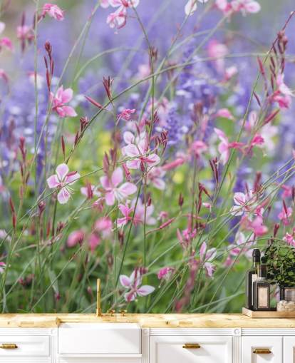 mural floral rosa, morado y verde llamado Meadow Flowers de Assaf Frank mural floral rosa, morado y verde llamado Meadow Flowers de Assaf Frank