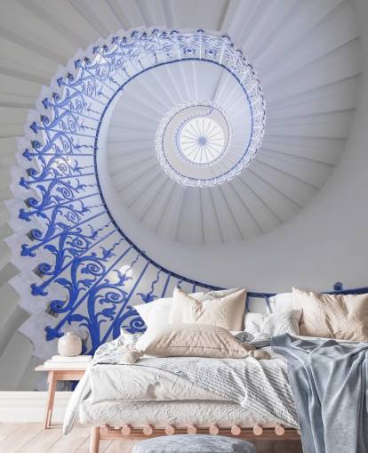 mural de pared con efecto 3D azul y blanco llamado escalera en espiral de Assaf Frank mural de pared con efecto 3D azul y blanco llamado escalera en espiral de Assaf Frank