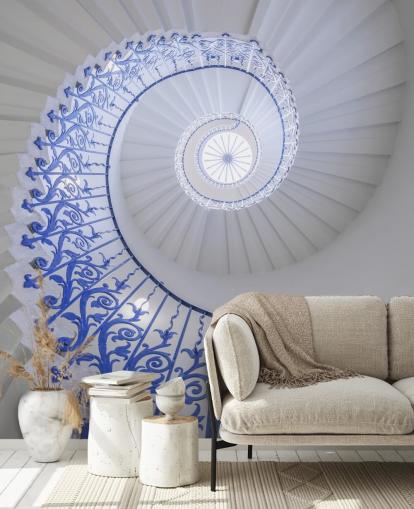 mural de pared con efecto 3D azul y blanco llamado escalera en espiral de Assaf Frank