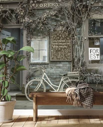 mural gris de la fachada de una tienda llamado Bicicleta fuera de un café, York de Assaf Frank