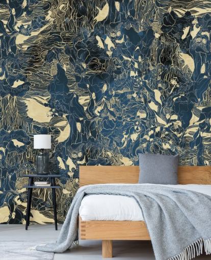 maßgefertigtes abstraktes Wandbild in Blau und Gold namens Mystic Forest Reflections von Giulio Iurissevich für Schlafzimmer und Badezimmer