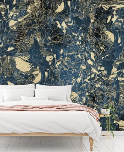 blauwe en gouden abstracte muurschildering op maat genaamd Mystic Forest Reflections van Giulio Iurissevich voor slaapkamers en badkamers