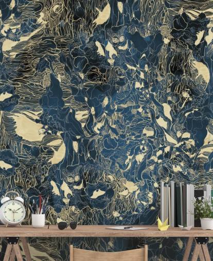 murale astratto personalizzato blu e oro chiamato Mystic Forest Reflections di Giulio Iurissevich per camere da letto e bagni