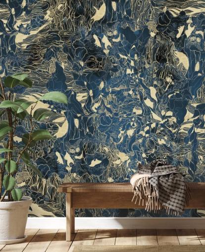 blauwe en gouden abstracte muurschildering op maat genaamd Mystic Forest Reflections van Giulio Iurissevich voor slaapkamers en badkamers