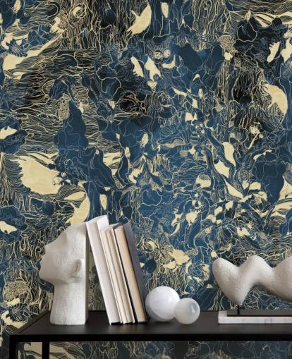 murale astratto personalizzato blu e oro chiamato Mystic Forest Reflections di Giulio Iurissevich per camere da letto e bagni