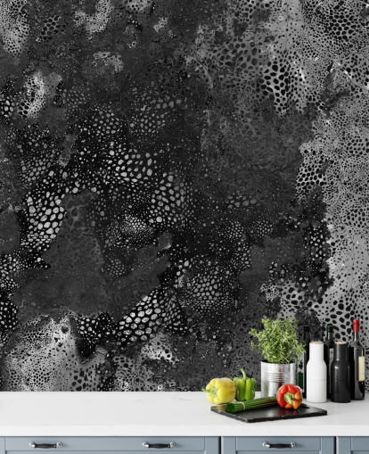 sort og grå abstrakt vægmaleri kaldet Snake Granite Dreamscape af Giulio Iurissevich til badeværelser og køkkener