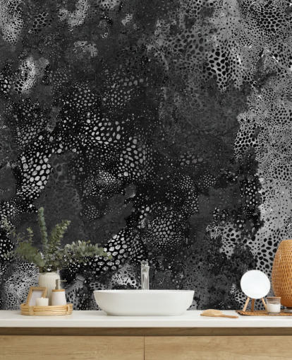peinture murale abstraite noire et grise appelée Snake Granite Dreamscape de Giulio Iurissevich pour les salles de bain et les cuisines