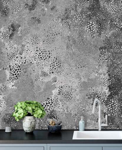 grijze aanpasbare abstracte muurschildering genaamd Snake Monochrome Marvel van Giulio Iurissevich voor woonkamers en slaapkamers