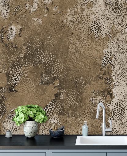 mural abstracto personalizado marrón llamado Snake Natural Terra de Giulio Iurissevich