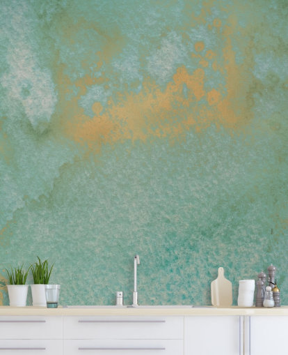 blå och guld abstrakt väggmålning kallad Dreamy Sea Hues av Bilge Paksoylu för badrum och kök