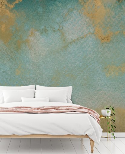 blauwe en gouden abstracte muurschildering op maat genaamd Ethereal Mist van Bilge Paksoylu