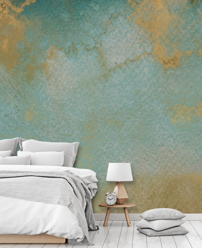 blauwe en gouden abstracte muurschildering op maat genaamd Ethereal Mist van Bilge Paksoylu