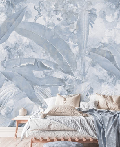 mural azul personalizable de la jungla llamado Misty Blue Tropical Palm de Edina Jeremscuk