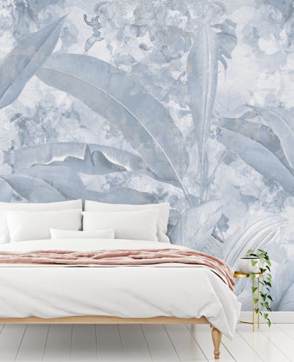 mural azul personalizable de la jungla llamado Misty Blue Tropical Palm de Edina Jeremscuk